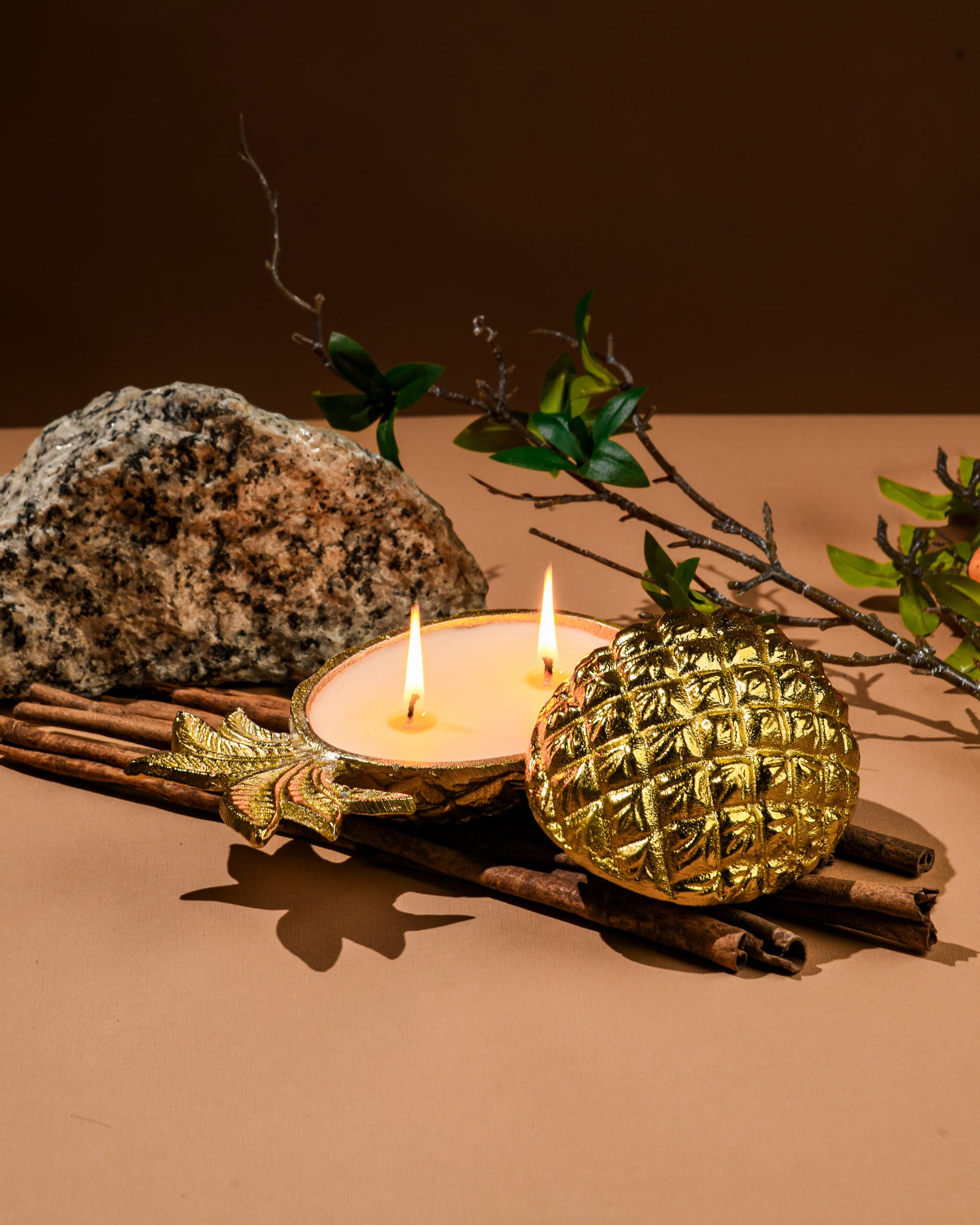 Anaanaas - Double Wick Candle