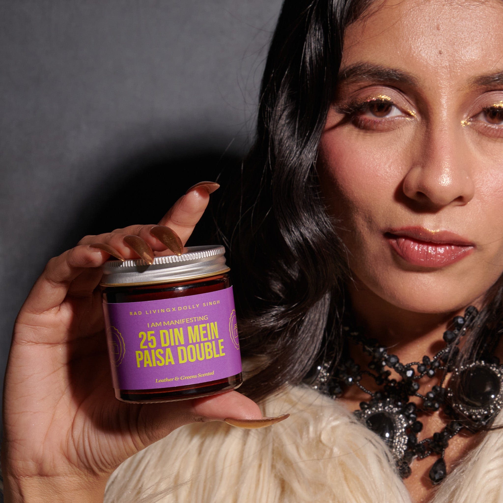 25 Din Main Paisa Double - Leather & Greens Scented