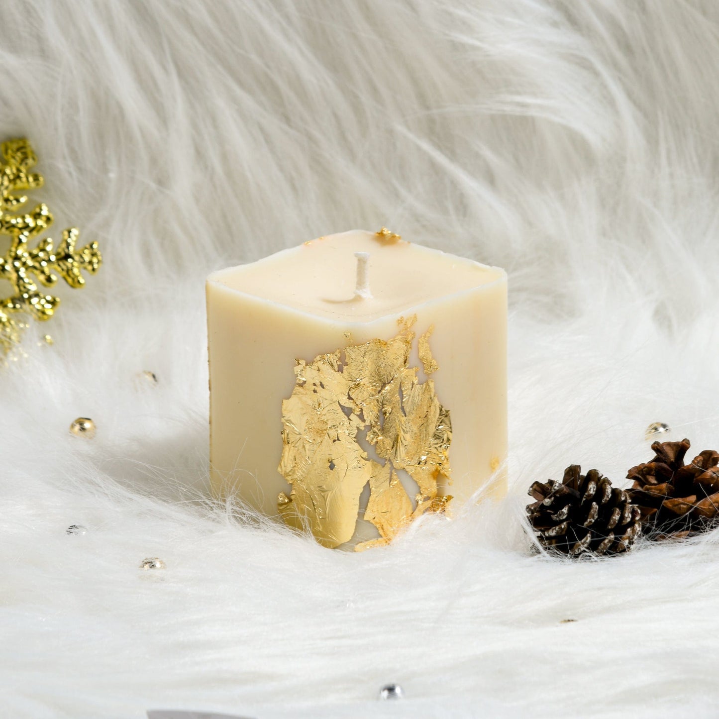 White Gold Kindness - Cinnamon Roll Scented Candle