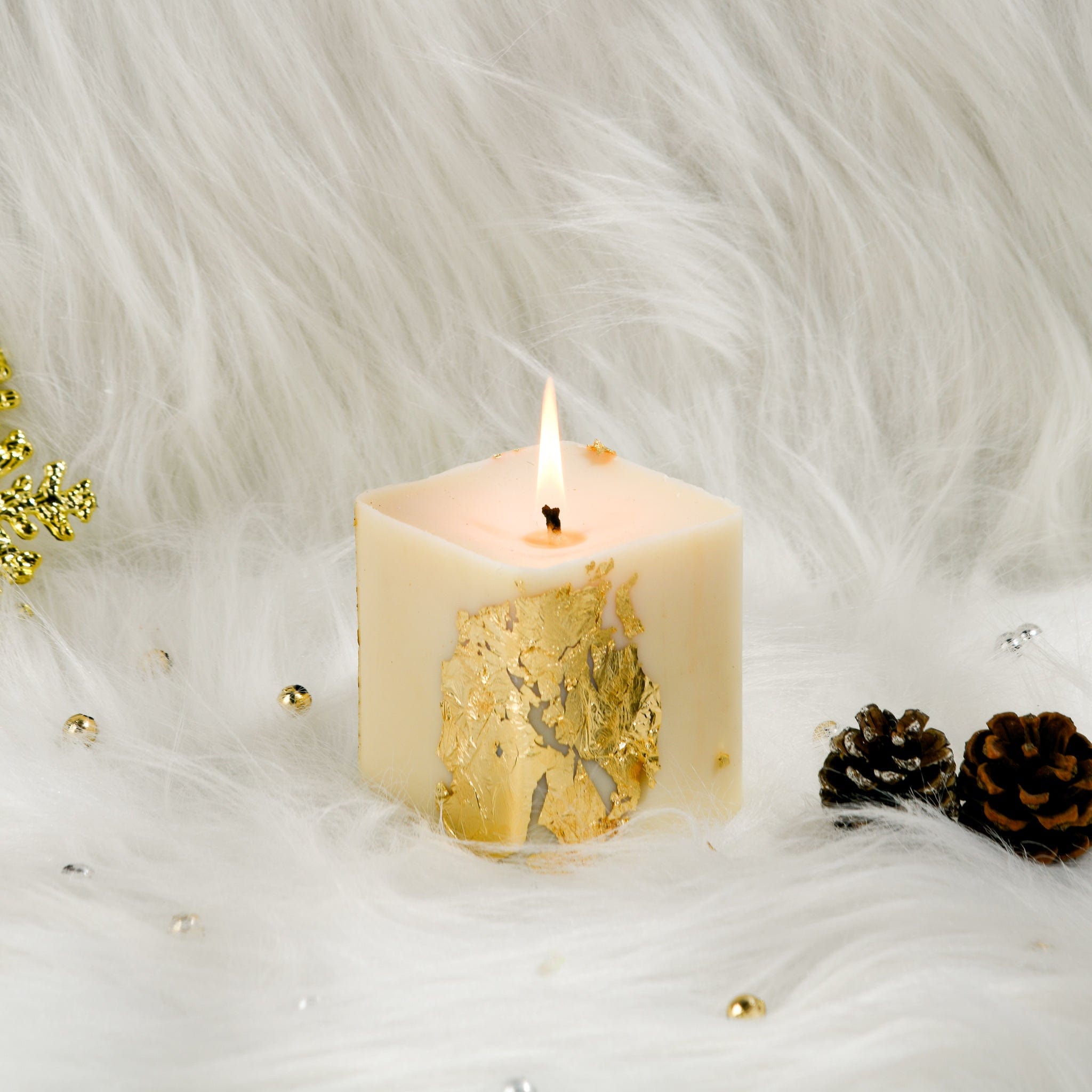 White Gold Kindness - Cinnamon Roll Scented Candle